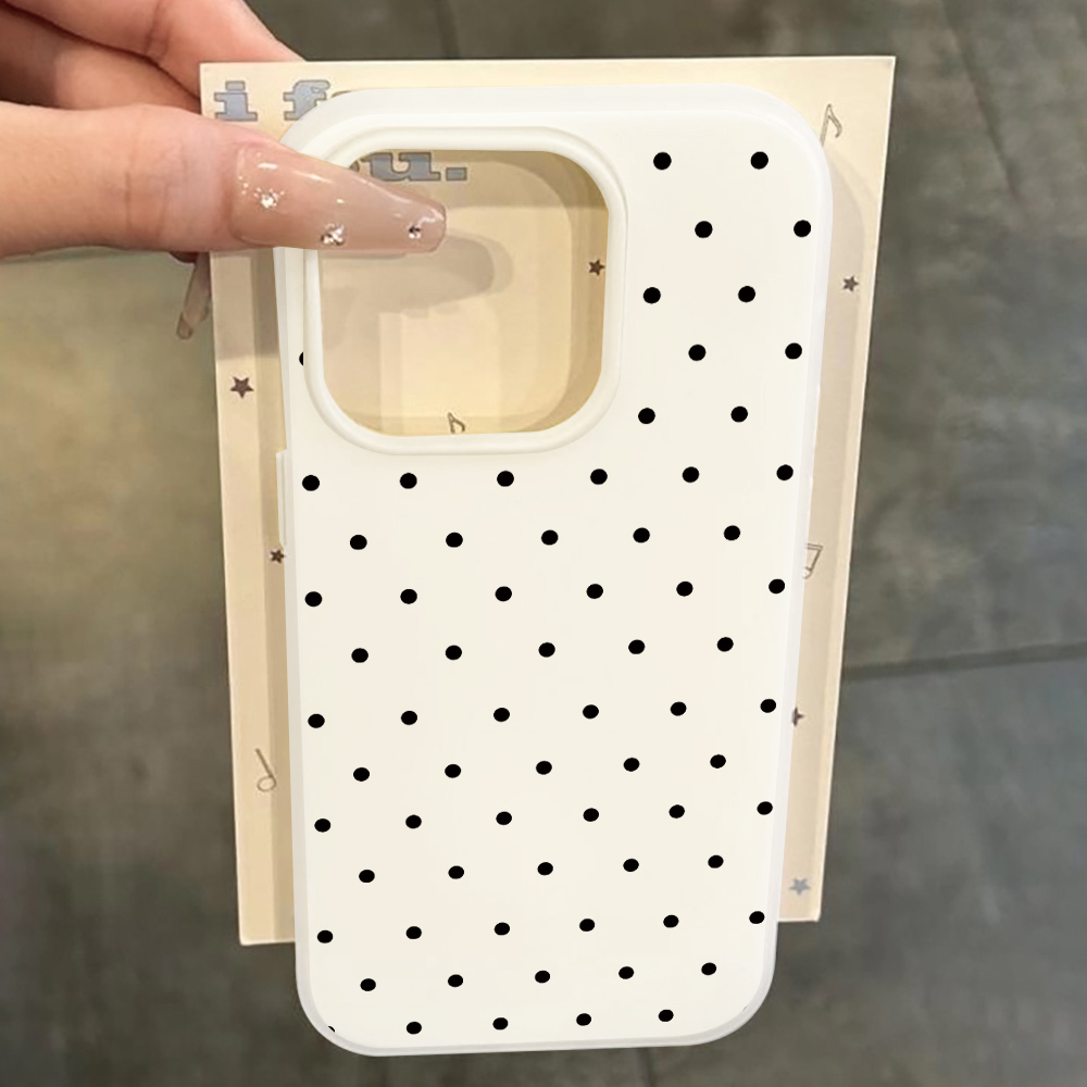 غطاء حماية بسيط بنقشة النقاط ا - مراجعة Samsung Galaxy S25 وسعره